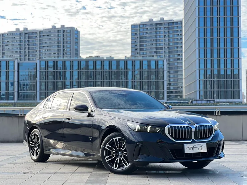 BMW 5 Series 2024 530Li Leading Type M Sports suit exterior photo 3 BMW 5 Series 2024 530Li Leading Type M Sports suit exterior photo 3