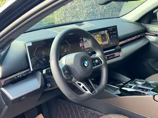BMW 5 Series 2024 530Li Leading Type M Sports suit interior photo 11 BMW 5 Series 2024 530Li Leading Type M Sports suit interior photo 11