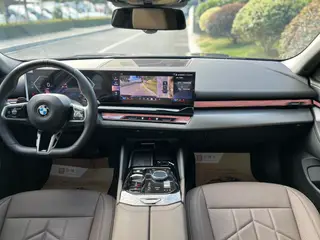 BMW 5 Series 2024 530Li Leading Type M Sports suit interior photo 14 BMW 5 Series 2024 530Li Leading Type M Sports suit interior photo 14