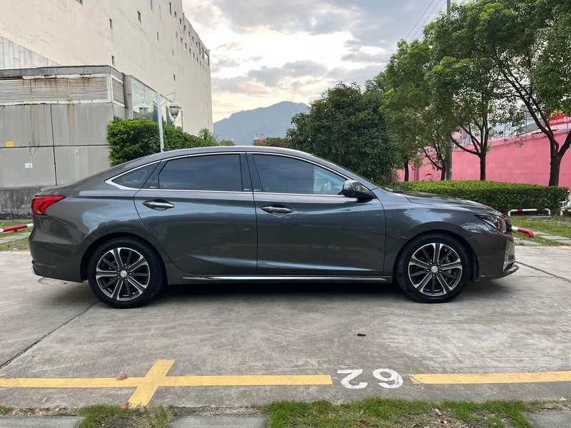 Changan Raeton CC 2022 Blue Whale Edition 1.5T DCT Premium Trim exterior photo 4