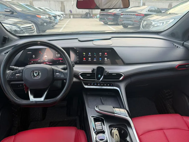 Changan UNI-T 2020 1.5T Премиальная комплектация экстерьер фото 4 Changan UNI-T 2020 1.5T Премиальная комплектация экстерьер фото 4