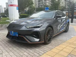Changan UNI-V 2025 Tercera generación 2.0T Tipo de velocidad exterior foto 1 Changan UNI-V 2025 Tercera generación 2.0T Tipo de velocidad exterior foto 1