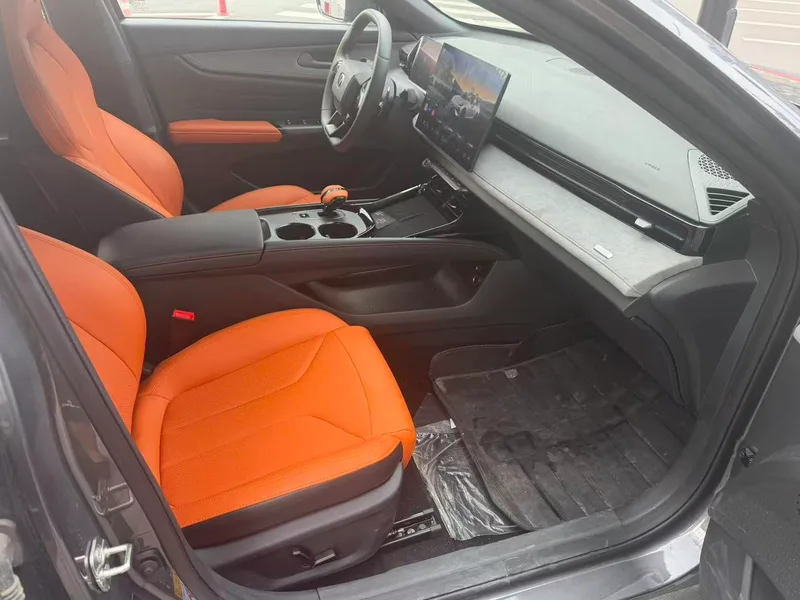 Changan UNI-V 2025 Tercera generación 2.0T Tipo de velocidad interior foto 14 Changan UNI-V 2025 Tercera generación 2.0T Tipo de velocidad interior foto 14
