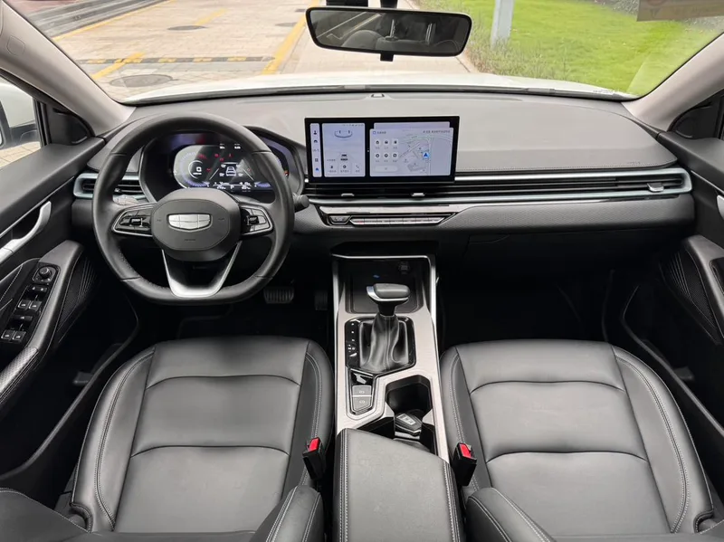 Geely Emgrand 2025 4-е поколение 1.5L CVT Xingyao версия интерьер фото 9 Geely Emgrand 2025 4-е поколение 1.5L CVT Xingyao версия интерьер фото 9