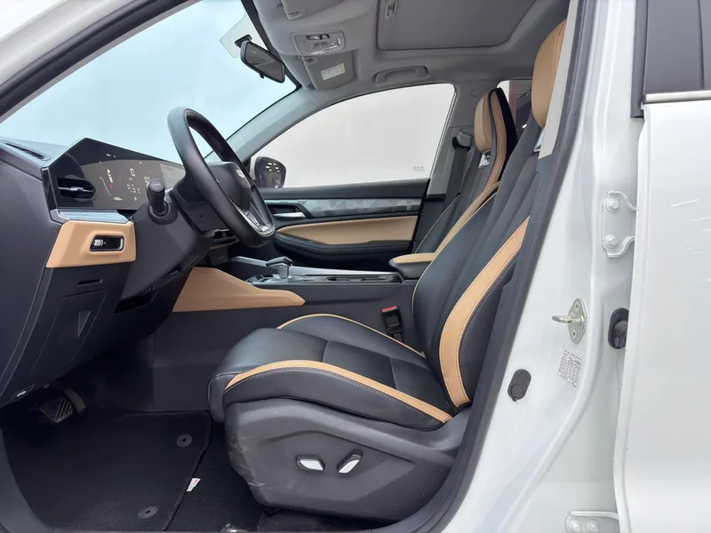 Geely Okavango Pro 2024 1.5TD DCT Вертикальный и горизонтальный экстерьер фото 5 Geely Okavango Pro 2024 1.5TD DCT Вертикальный и горизонтальный экстерьер фото 5