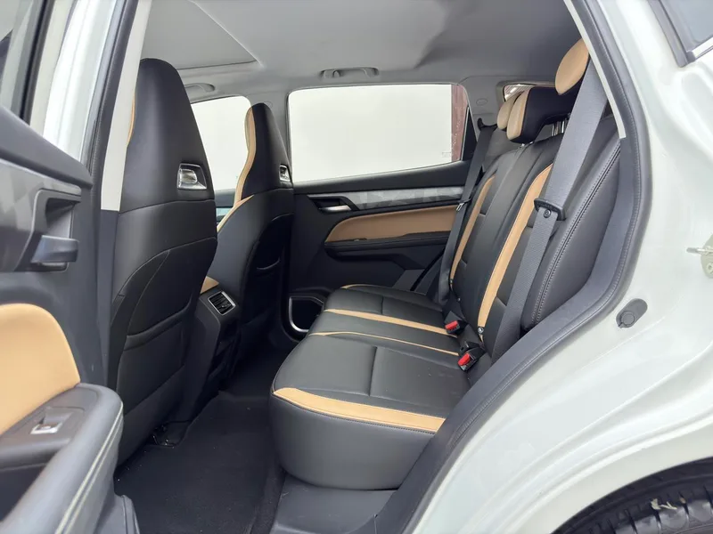 Geely Okavango Pro 2024 1.5TD DCT Вертикальный и горизонтальный экстерьер фото 8 Geely Okavango Pro 2024 1.5TD DCT Вертикальный и горизонтальный экстерьер фото 8