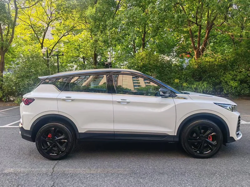 Geely Coolray 2025 Coolray L 1.5TD DCT Battle Edición exterior foto 3 Geely Coolray 2025 Coolray L 1.5TD DCT Battle Edición exterior foto 3