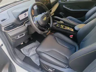 Geely Coolray 2025 Coolray L 1.5TD DCT Battle Edición interior foto 6 Geely Coolray 2025 Coolray L 1.5TD DCT Battle Edición interior foto 6