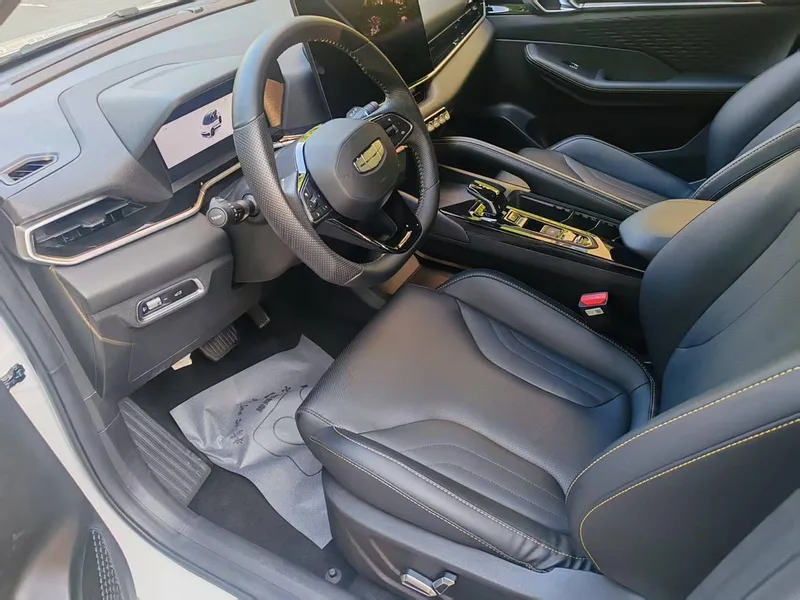 Geely Coolray 2025 Coolray L 1.5TD DCT Battle Edición interior foto 6 Geely Coolray 2025 Coolray L 1.5TD DCT Battle Edición interior foto 6