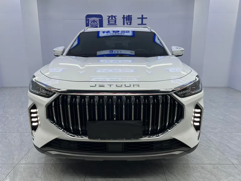 Jetour X70 PLUS 2023 1.5T DCT Brave person PLUS 5 seat exterior photo 2 Jetour X70 PLUS 2023 1.5T DCT Brave person PLUS 5 seat exterior photo 2