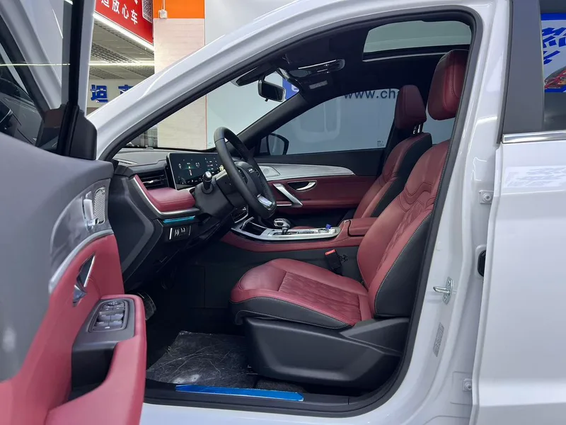 Jetour X70 PLUS 2023 1.5T DCT Brave person PLUS 5 seat interior photo 11 Jetour X70 PLUS 2023 1.5T DCT Brave person PLUS 5 seat interior photo 11