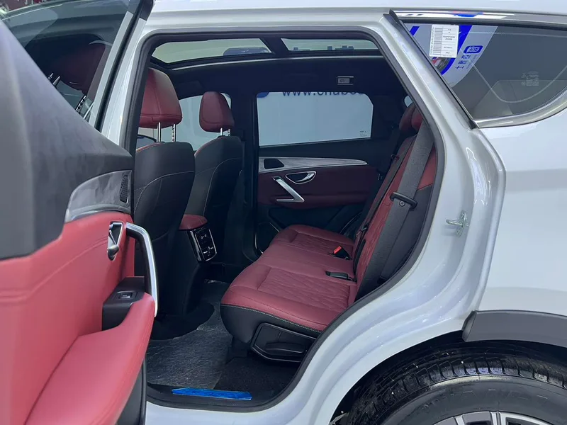 Jetour X70 PLUS 2023 1.5T DCT Brave person PLUS 5 seat interior photo 13 Jetour X70 PLUS 2023 1.5T DCT Brave person PLUS 5 seat interior photo 13