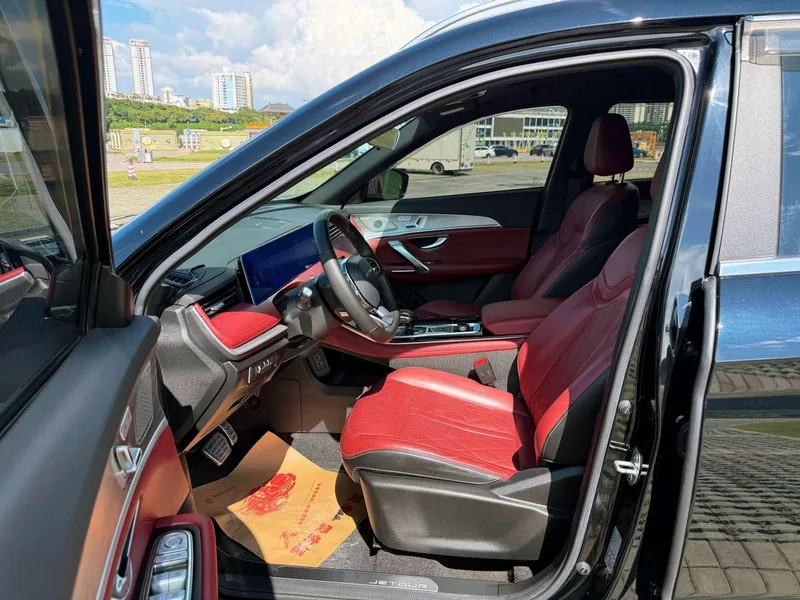 Jetour X70 PLUS 2023 1.6T DCT Strong person PRO 7 seat interior photo 12 Jetour X70 PLUS 2023 1.6T DCT Strong person PRO 7 seat interior photo 12
