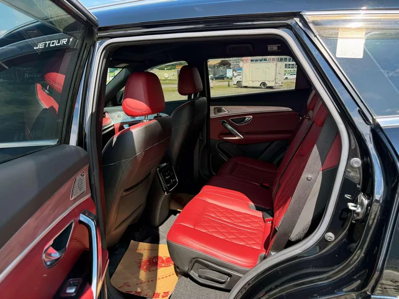 Jetour X70 PLUS 2023 1.6T DCT Strong person PRO 7 seat interior photo 13 Jetour X70 PLUS 2023 1.6T DCT Strong person PRO 7 seat interior photo 13