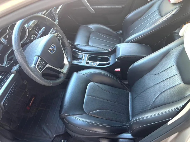 Geely Emgrand 2017 Millones de sedán 1.5L CVT Versión ascendente interior foto 6 Geely Emgrand 2017 Millones de sedán 1.5L CVT Versión ascendente interior foto 6