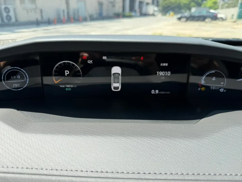 Changan UNI-V 2025 Third generation 1.5T 500Bar Luxury sports-style interior photo 11 Changan UNI-V 2025 Third generation 1.5T 500Bar Luxury sports-style interior photo 11
