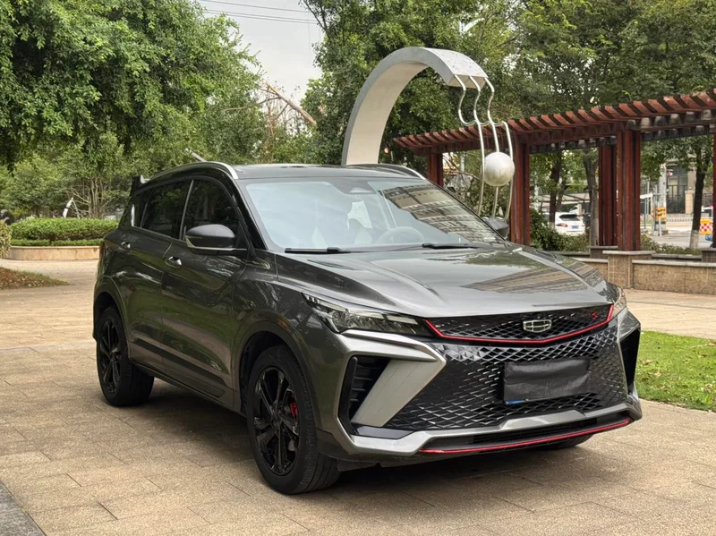Geely Coolray 2022 Coolray COOL 1.5T DCT Battle exterior foto 3 Geely Coolray 2022 Coolray COOL 1.5T DCT Battle exterior foto 3