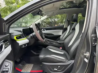 Geely Coolray 2022 Coolray COOL 1.5T DCT Battle exterior foto 8 Geely Coolray 2022 Coolray COOL 1.5T DCT Battle exterior foto 8