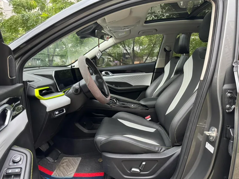 Geely Coolray 2022 Coolray COOL 1.5T DCT Battle exterior foto 8 Geely Coolray 2022 Coolray COOL 1.5T DCT Battle exterior foto 8