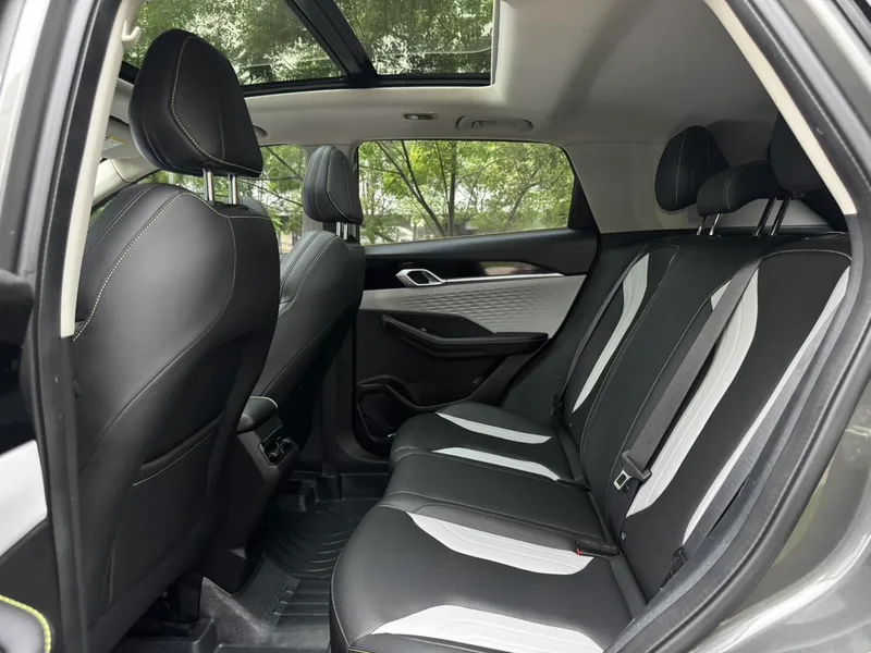 Geely Coolray 2022 Coolray COOL 1.5T DCT Battle interior foto 11 Geely Coolray 2022 Coolray COOL 1.5T DCT Battle interior foto 11