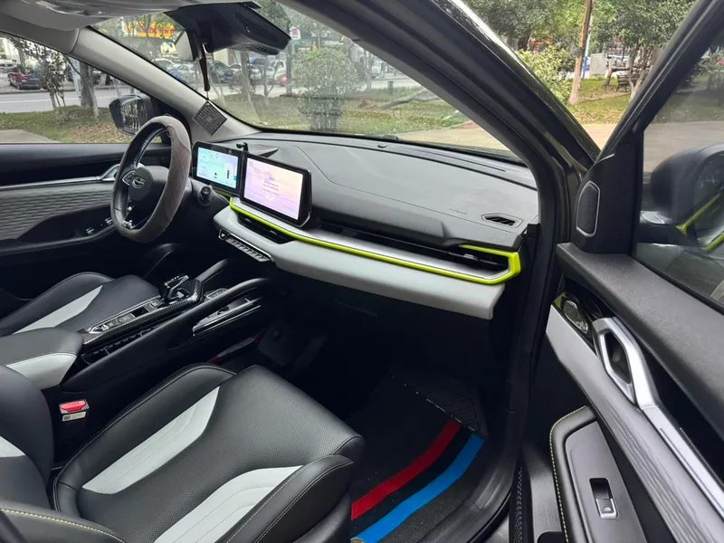 Geely Coolray 2022 Coolray COOL 1.5T DCT Battle interior foto 19 Geely Coolray 2022 Coolray COOL 1.5T DCT Battle interior foto 19
