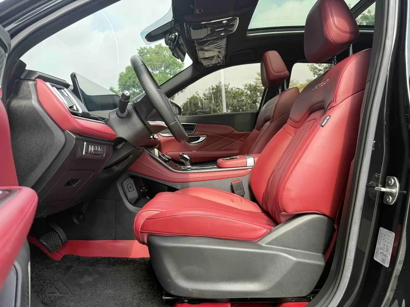 Jetour X70 PLUS 2025 1.5T 6DCT Luxury Edition 5 seat interior photo 17 Jetour X70 PLUS 2025 1.5T 6DCT Luxury Edition 5 seat interior photo 17