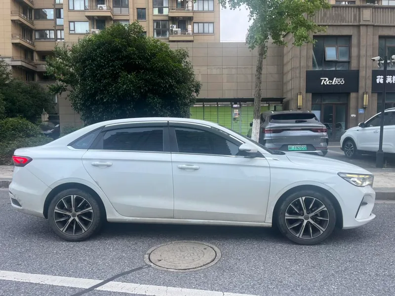 Geely Emgrand 2022 4e génération 1.5L CVT Modèle phare extérieur photo 4 Geely Emgrand 2022 4e génération 1.5L CVT Modèle phare extérieur photo 4