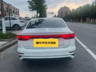Geely Emgrand 2022 4e génération 1.5L CVT Modèle phare extérieur photo 5 Geely Emgrand 2022 4e génération 1.5L CVT Modèle phare extérieur photo 5