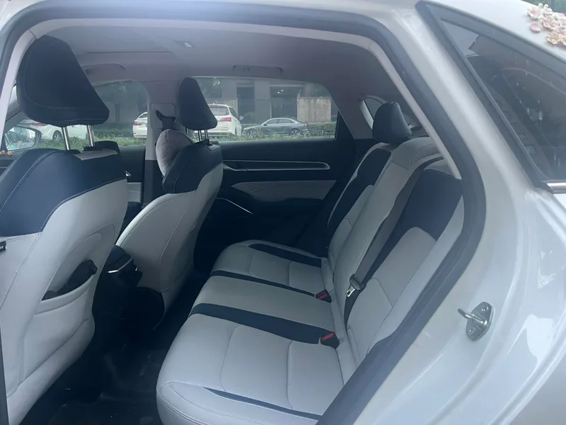 Geely Emgrand 2022 4e génération 1.5L CVT Modèle phare intérieur photo 8 Geely Emgrand 2022 4e génération 1.5L CVT Modèle phare intérieur photo 8