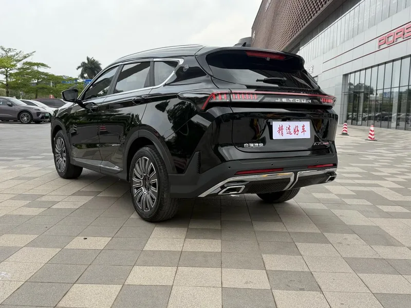 Jetour X70 PLUS 2025 1.5T 6DCT Edición de lujo 5 Asiento exterior foto 3 Jetour X70 PLUS 2025 1.5T 6DCT Edición de lujo 5 Asiento exterior foto 3