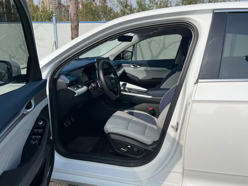 Geely Preface 2023 2.0T Finition premium extérieur photo 5 Geely Preface 2023 2.0T Finition premium extérieur photo 5