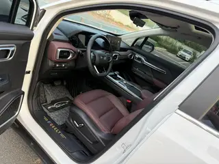 Geely Okavango 2022 1.8TD Автоматический премиум-класса интерьер фото 7 Geely Okavango 2022 1.8TD Автоматический премиум-класса интерьер фото 7