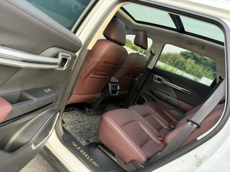 Geely Okavango 2022 1.8TD Автоматический премиум-класса интерьер фото 9 Geely Okavango 2022 1.8TD Автоматический премиум-класса интерьер фото 9