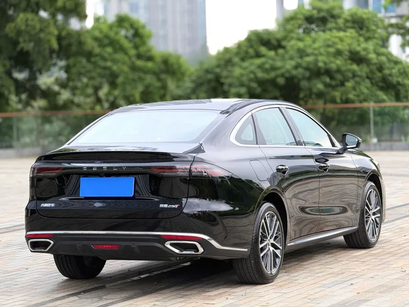Geely Emgrand 2026 5-е поколение 1.5T DCT Флагманский экстерьер фото 2 Geely Emgrand 2026 5-е поколение 1.5T DCT Флагманский экстерьер фото 2