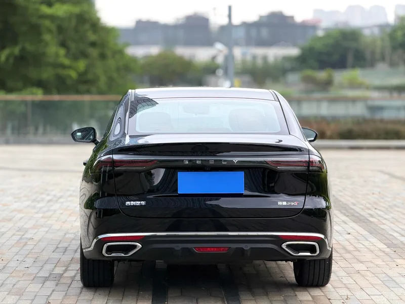Geely Emgrand 2026 5-е поколение 1.5T DCT Флагманский экстерьер фото 4 Geely Emgrand 2026 5-е поколение 1.5T DCT Флагманский экстерьер фото 4