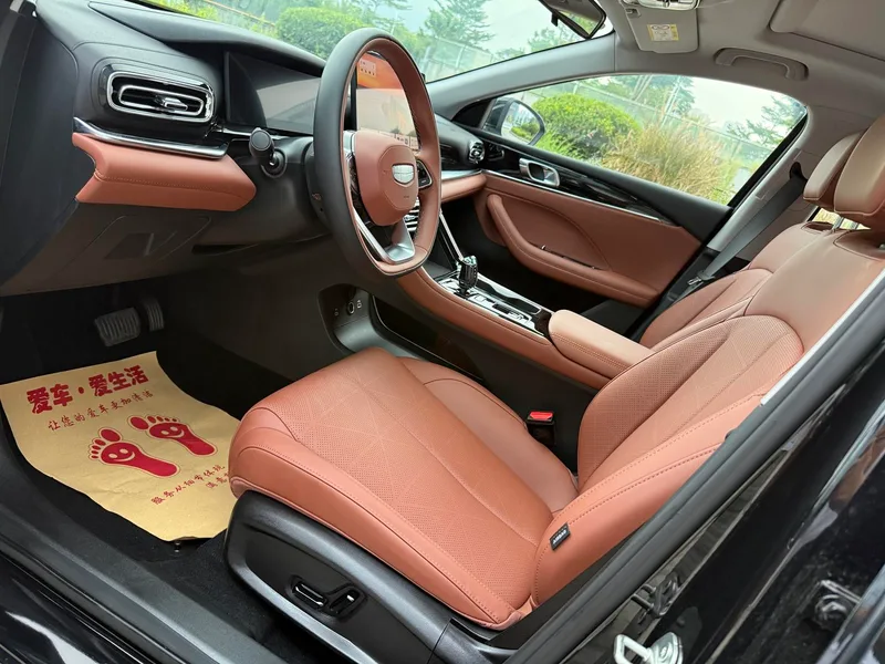 Geely Emgrand 2026 5-е поколение 1.5T DCT Флагманский интерьер фото 7 Geely Emgrand 2026 5-е поколение 1.5T DCT Флагманский интерьер фото 7