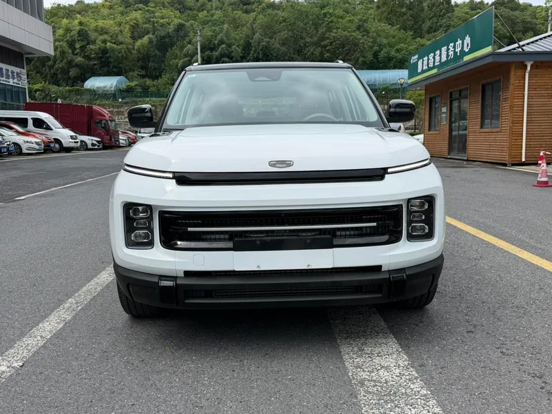 Geely ICON 2023 1.5TD Шоколадная версия экстерьер фото 2 Geely ICON 2023 1.5TD Шоколадная версия экстерьер фото 2