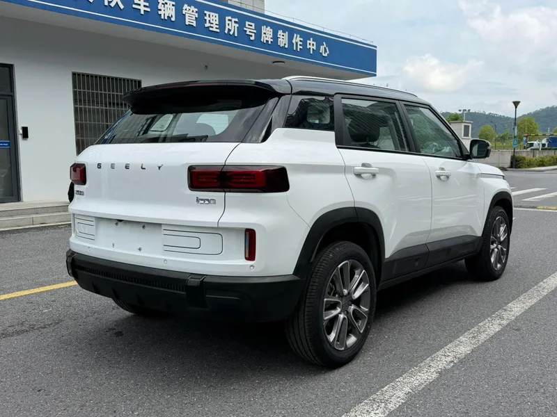 Geely ICON 2023 1.5TD Шоколадная версия экстерьер фото 6 Geely ICON 2023 1.5TD Шоколадная версия экстерьер фото 6