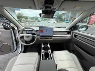 Geely ICON 2023 1.5TD Шоколадная версия интерьер фото 15 Geely ICON 2023 1.5TD Шоколадная версия интерьер фото 15