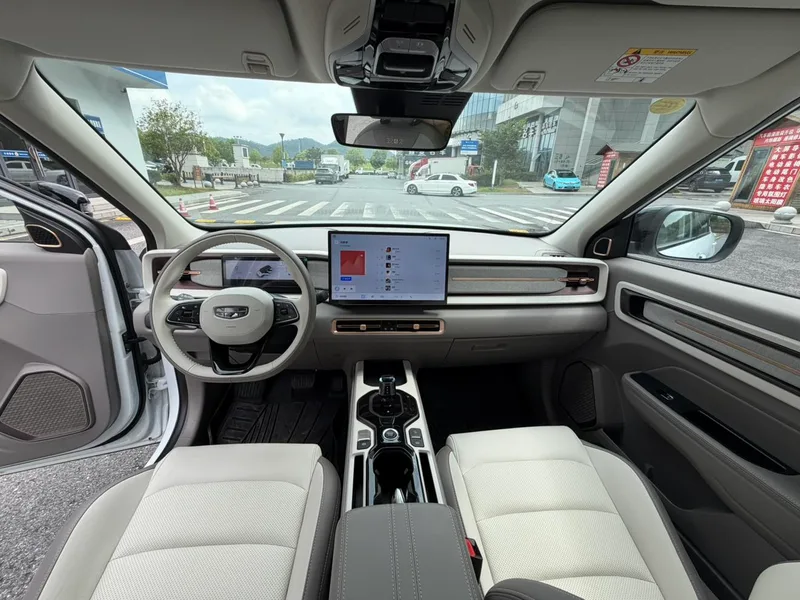 Geely ICON 2023 1.5TD Шоколадная версия интерьер фото 15 Geely ICON 2023 1.5TD Шоколадная версия интерьер фото 15