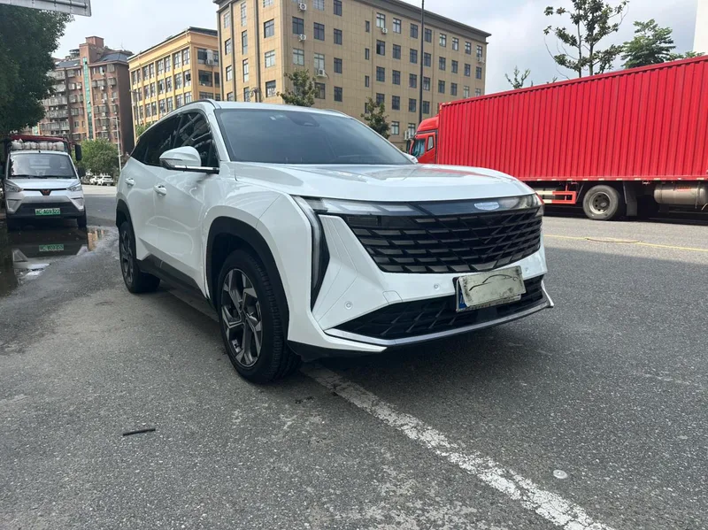 Geely Boyue L 2023 1.5TD DCT Премиальная комплектация экстерьер фото 3 Geely Boyue L 2023 1.5TD DCT Премиальная комплектация экстерьер фото 3