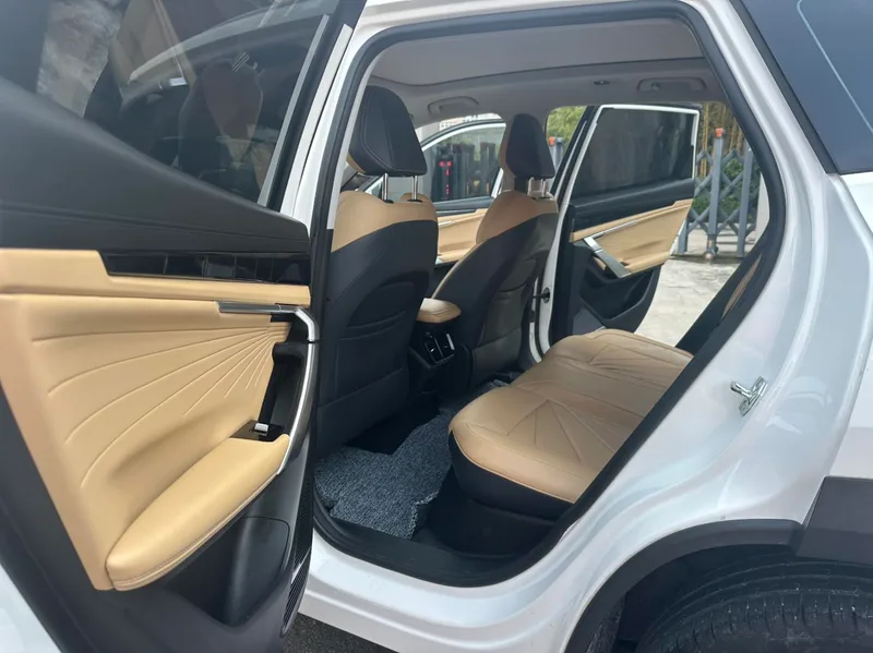 Geely Boyue L 2023 1.5TD DCT Премиальная комплектация экстерьер фото 6 Geely Boyue L 2023 1.5TD DCT Премиальная комплектация экстерьер фото 6