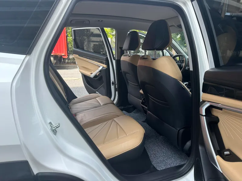 Geely Boyue L 2023 1.5TD DCT Премиальная комплектация экстерьер фото 8 Geely Boyue L 2023 1.5TD DCT Премиальная комплектация экстерьер фото 8