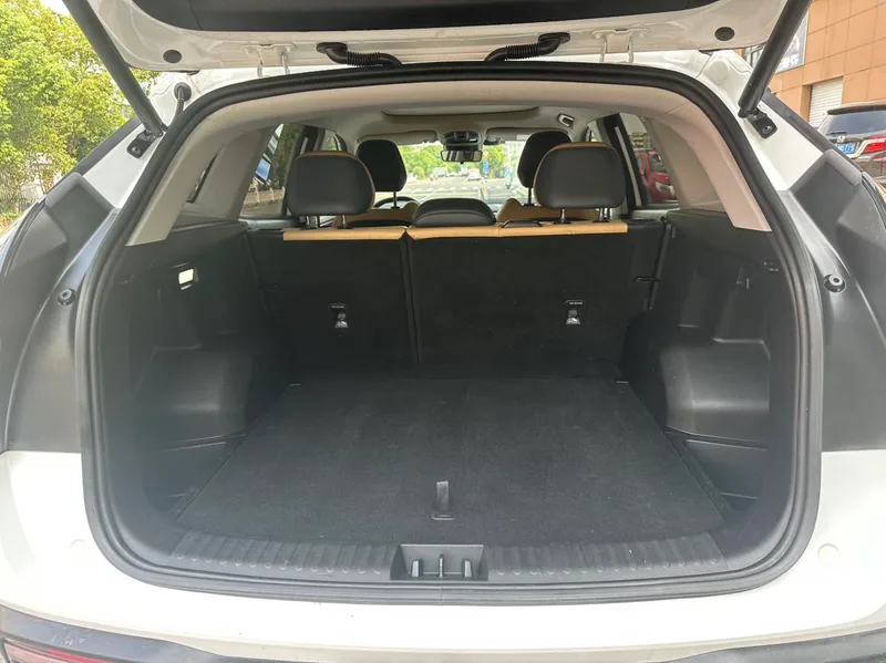 Geely Boyue L 2023 1.5TD DCT Премиальная комплектация экстерьер фото 9 Geely Boyue L 2023 1.5TD DCT Премиальная комплектация экстерьер фото 9