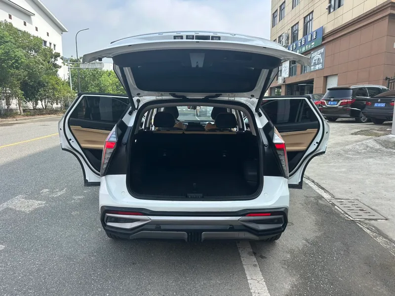 Geely Boyue L 2023 1.5TD DCT Премиальная комплектация экстерьер фото 10 Geely Boyue L 2023 1.5TD DCT Премиальная комплектация экстерьер фото 10