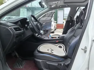 Geely Emgrand GL 2021 UP 1.4T CVT Collar type interior photo 9 Geely Emgrand GL 2021 UP 1.4T CVT Collar type interior photo 9