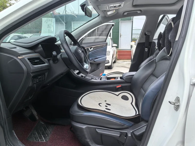 Geely Emgrand GL 2021 UP 1.4T CVT Collar type interior photo 9 Geely Emgrand GL 2021 UP 1.4T CVT Collar type interior photo 9