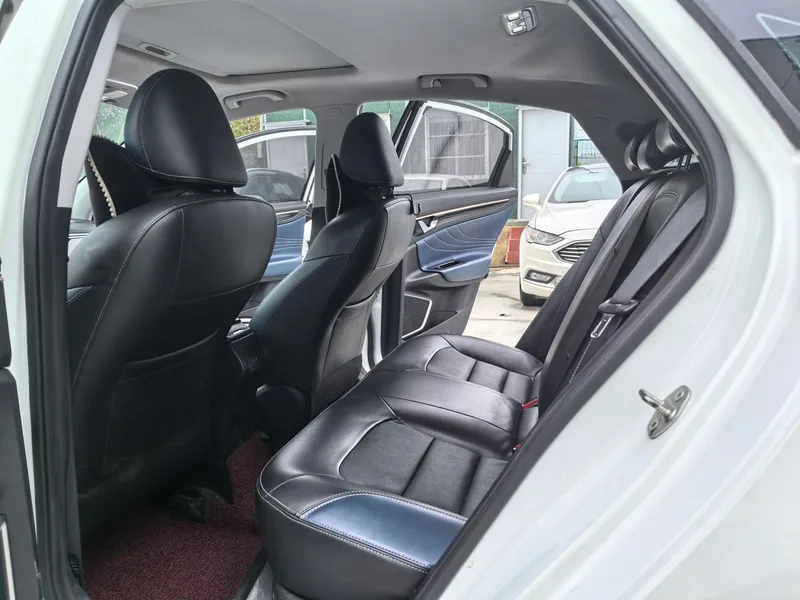 Geely Emgrand GL 2021 UP 1.4T CVT Collar type interior photo 11 Geely Emgrand GL 2021 UP 1.4T CVT Collar type interior photo 11