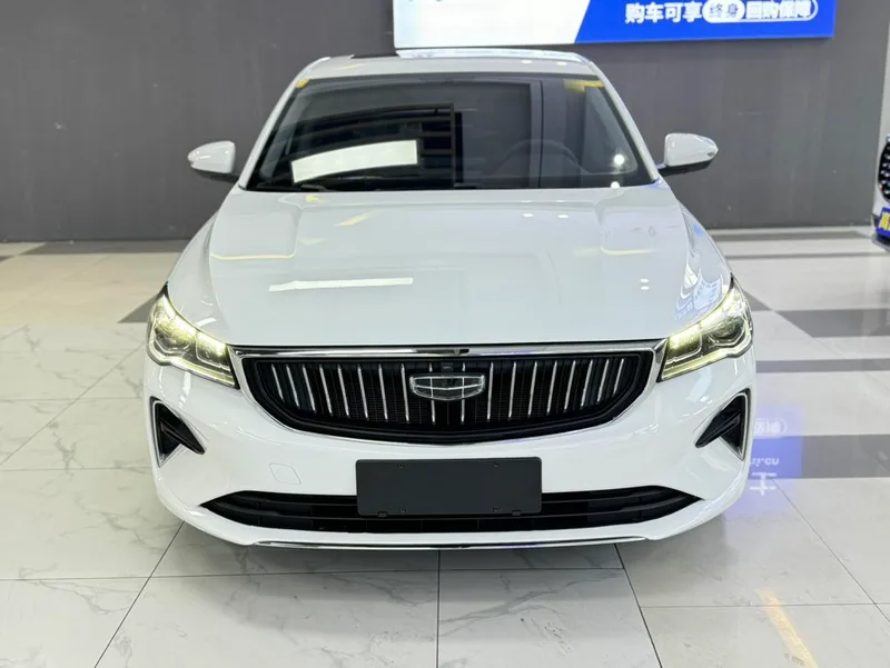 Geely Emgrand 2022 4.ª generación 1.5L CVT De lujo exterior foto 2 Geely Emgrand 2022 4.ª generación 1.5L CVT De lujo exterior foto 2