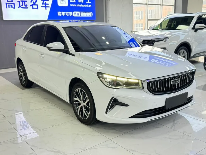 Geely Emgrand 2022 4.ª generación 1.5L CVT De lujo exterior foto 3 Geely Emgrand 2022 4.ª generación 1.5L CVT De lujo exterior foto 3